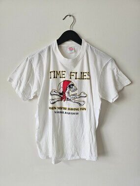 Nassau, Bahamas Pirate Skull White Crew Neck Short Sleeve T-Shirt Men's Large